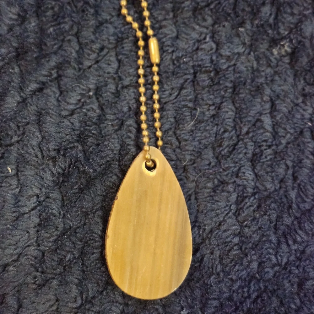 Vintage Walrus Engraved Teardrop Keychain Brown & Gold